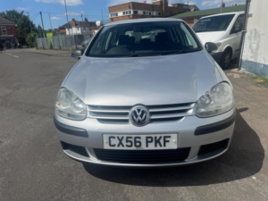 2006 Volkswagen Golf 1.6 Fsi S 5dr in Silver — image 2