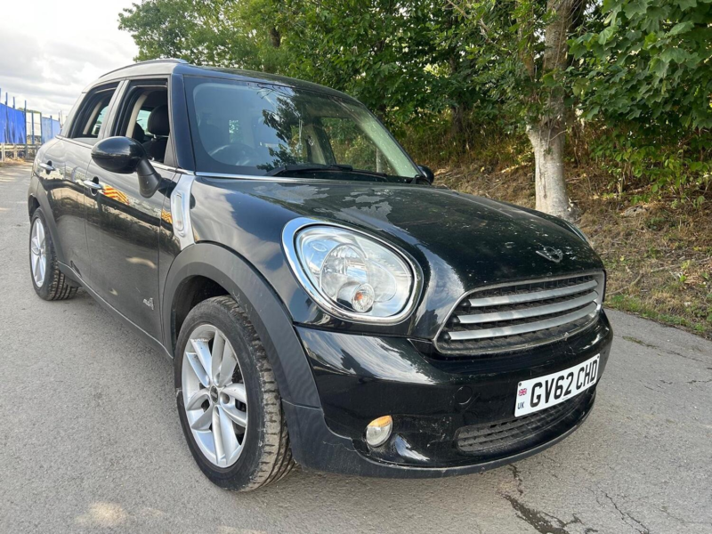 2012 MINI Countryman 2.0 Cooper D All4 Countryman Auto in Black — image 1