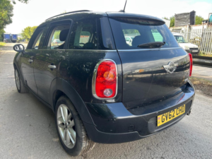 2012 MINI Countryman 2.0 Cooper D All4 Countryman Auto in Black — image 4