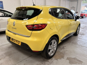 2013 Renault Clio 1.2 16v Dynamique Medianav in Yellow — image 4