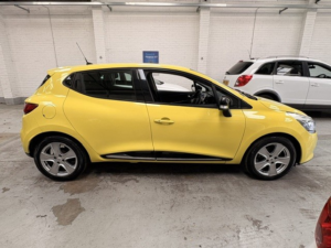 2013 Renault Clio 1.2 16v Dynamique Medianav in Yellow — image 6