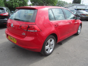 2014 Volkswagen Golf 1.6 Tdi Bluemotion Tech Match in Red — image 3