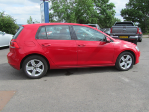 2014 Volkswagen Golf 1.6 Tdi Bluemotion Tech Match in Red — image 5