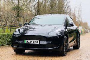 2024 Tesla Model Y Auto Rwd 5dr in Black — image 2