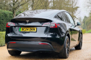 2024 Tesla Model Y Auto Rwd 5dr in Black — image 3