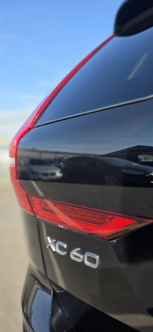 2019 Volvo Xc60 2.0 Momentum T4 in Black — image 5