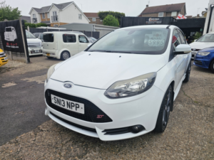 2013 Ford Focus 2.0 T Ecoboost St-2 in White — image 3