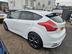 2013 Ford Focus 2.0 T Ecoboost St-2 in White — image 5