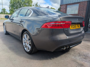 2015 Jaguar Xe 2.0 D Prestige in Grey — image 4