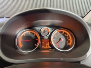 2013 Vauxhall Corsa 1.3 Cdti Ecoflex Limited Edition in Orange — image 3