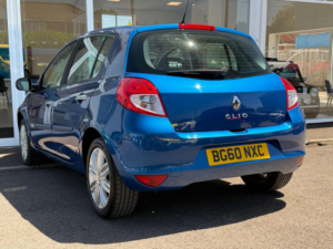 2011 Renault Clio 1.6 Vvt Initiale Tomtom Auto Euro 5 5dr in Blue — image 2