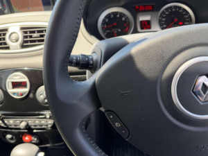 2011 Renault Clio 1.6 Vvt Initiale Tomtom Auto Euro 5 5dr in Blue — image 5