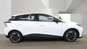 2023 MG Mg4 64kwh Trophy Long Range Hatchback 5dr Electric Auto (203 Ps) in White — image 4