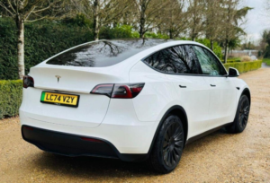 2024 Tesla Model Y Long Range Auto Rwd 5dr in White — image 3
