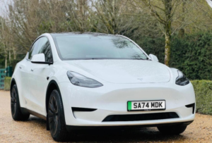 2024 Tesla Model Y Long Range Auto Rwd 5dr in White — image 2
