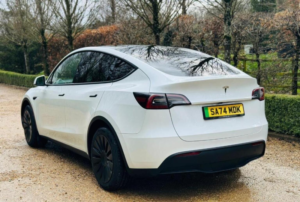 2024 Tesla Model Y Long Range Auto Rwd 5dr in White — image 4