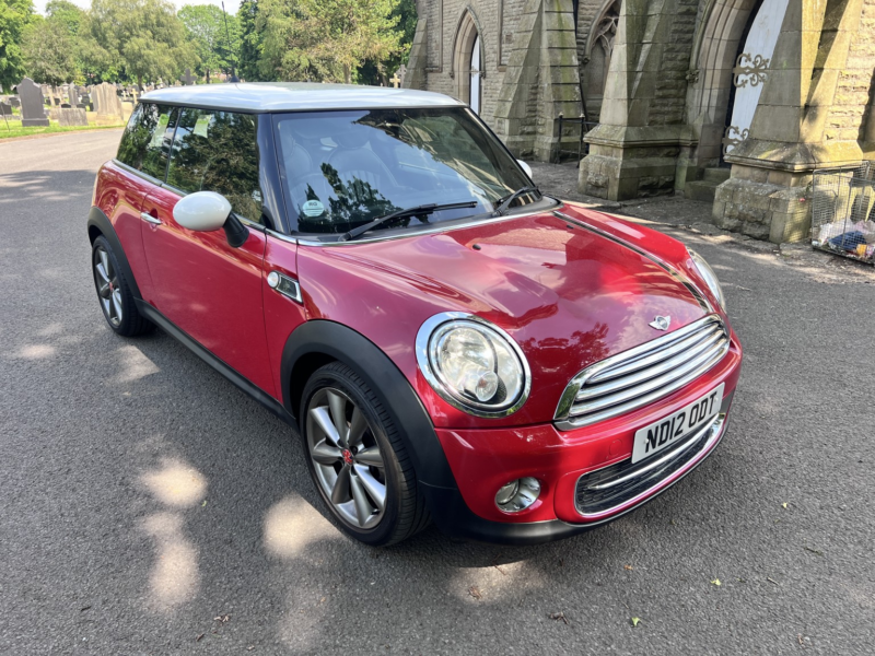2012 MINI Hatch 1.6 Cooper D London 2012 Edition Hatch in Red — image 1
