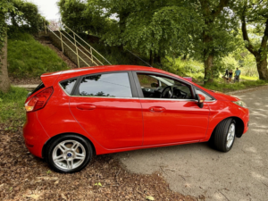2013 Ford Fiesta 1.3 Zetec*£35tax*2kys-Ac-Alloy-Fsh-Ulez**lovely Genuine Car** in Red — image 5