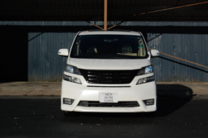 2010 Toyota Vellfire 3.5 C Package in White — image 2