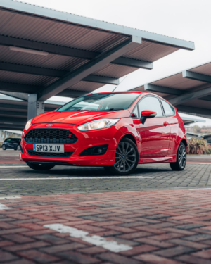 2013 Ford Fiesta 1.0l Zetec S Hatchback 3dr Petrol Manual Euro 5 (123 Bhp) in Red — image 2