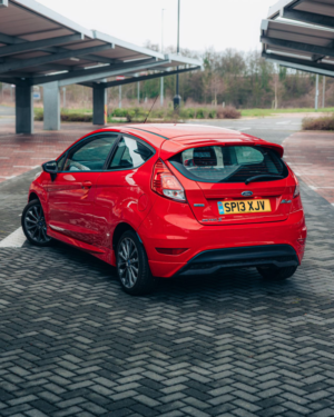 2013 Ford Fiesta 1.0l Zetec S Hatchback 3dr Petrol Manual Euro 5 (123 Bhp) in Red — image 3