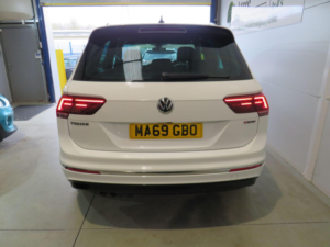 2019 Volkswagen Tiguan 2.0 Tdi R-Line Tech DSG 4motion Euro 6 (s/s) 5dr in White — image 5