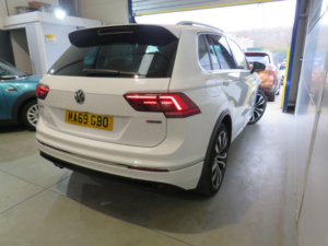2019 Volkswagen Tiguan 2.0 Tdi R-Line Tech DSG 4motion Euro 6 (s/s) 5dr in White — image 6