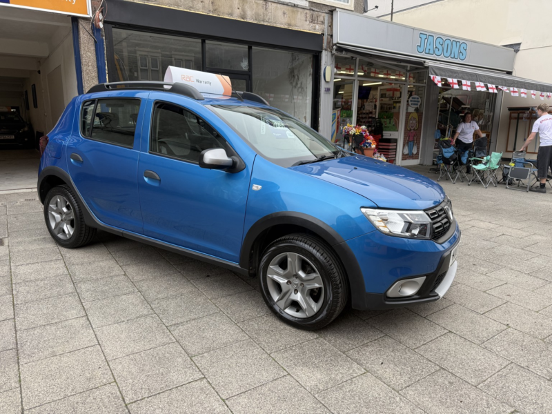 2017 Dacia Sandero Stepway 0.9 Stepway Laureate Tce 90 in Blue — image 1