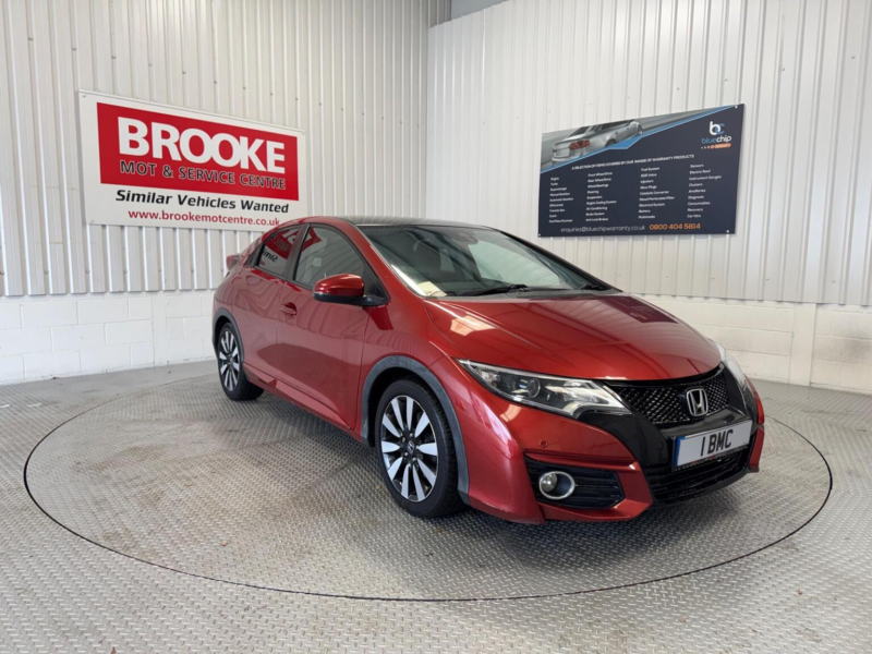 2016 Honda Civic 1.8 I-Vtec Sr Auto Euro 6 5dr in Red — image 1