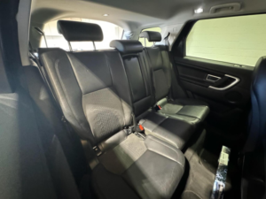 2016 Land Rover Discovery Sport 2.0 Td4 Se Tech 4WD Euro 6 (s/s) 5dr in Black — image 4
