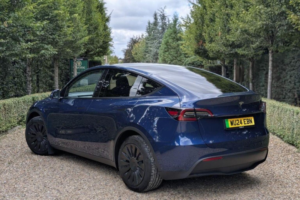 2024 Tesla Model Y Auto Rwd 5dr in Blue — image 4