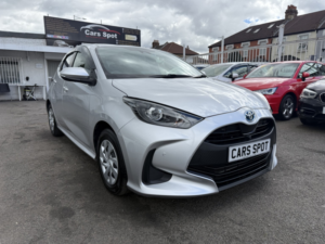 2021 Toyota Yaris 1.5 Vvt-H Design E-CVT Euro 6 (s/s) 5dr in Silver — image 2