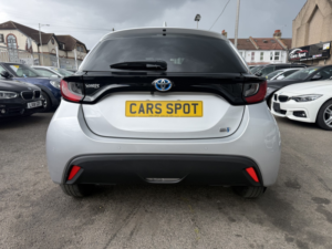 2021 Toyota Yaris 1.5 Vvt-H Design E-CVT Euro 6 (s/s) 5dr in Silver — image 6