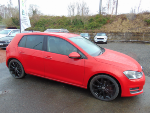 2014 Volkswagen Golf 2.0 Tdi Bluemotion Tech Gt in Red — image 2