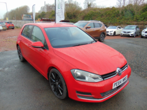 2014 Volkswagen Golf 2.0 Tdi Bluemotion Tech Gt in Red — image 3