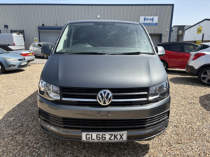 2016 Volkswagen Transporter 2.0 Tdi T28 Bluemotion Tech Highline in Grey — image 3