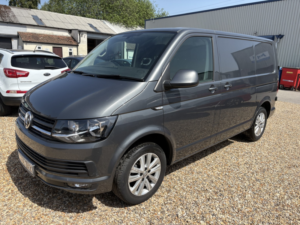2016 Volkswagen Transporter 2.0 Tdi T28 Bluemotion Tech Highline in Grey — image 4