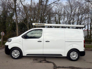 2021 Peugeot Expert 1.5 Bluehdi 1000 Professional Standard Panel Van Mwb Euro 6 (s/s) 6dr in White — image 4