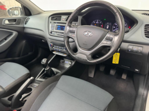 2015 Hyundai I20 1.4 Crdi Premium Se Euro 6 5dr in White — image 4