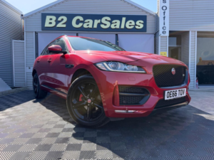 2017 Jaguar F-Pace 2.0 D180 R-Sport Auto AWD Euro 6 (s/s) 5dr in Red — image 2