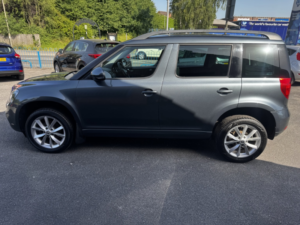 2015 Skoda Yeti 2.0 Tdi Se in Grey — image 2