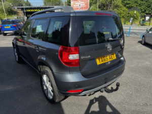 2015 Skoda Yeti 2.0 Tdi Se in Grey — image 3