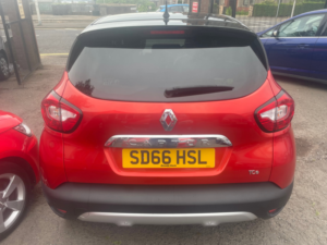 2016 Renault Captur 0.9 Tce Energy Signature Nav SUV 5dr Petrol Manual Euro 6 (s/s) (90 Ps) in Red — image 5