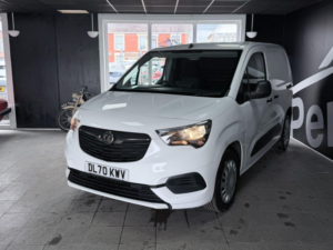 2020 Vauxhall Combo 1.6 Turbo D 2300 Sportive L1 H1 Euro 6 (s/s) 4dr in White — image 3