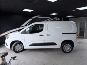 2020 Vauxhall Combo 1.6 Turbo D 2300 Sportive L1 H1 Euro 6 (s/s) 4dr in White — image 4