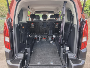 2021 Peugeot Rifter 1.2 Puretech Allure in Bronze — image 2