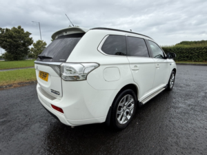 2015 Mitsubishi Outlander 2.0 H 12kwh Gx5h in White — image 3