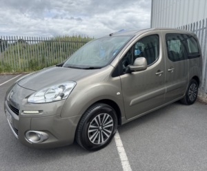 2014 Peugeot Partner Tepee 1.6 Hdi S in Bronze — image 2