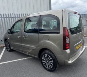 2014 Peugeot Partner Tepee 1.6 Hdi S in Bronze — image 4