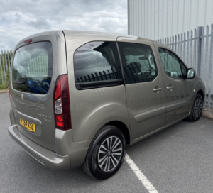 2014 Peugeot Partner Tepee 1.6 Hdi S in Bronze — image 5